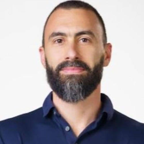 باسل النحلاوي